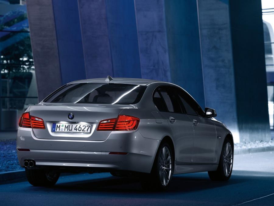  BMW 5-Series Sedan 2010 года  (фото 2 из 16)